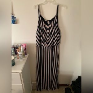 Silky Maxi-Dress, Very Comfortable, Great for Summer or Work w/ Blazer